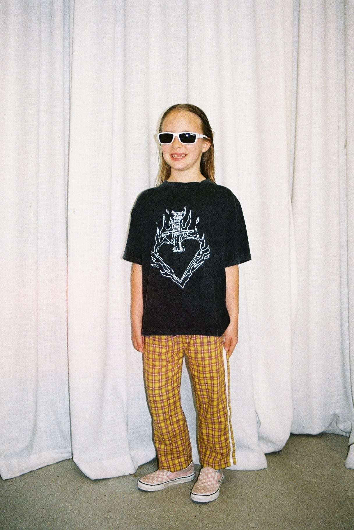 HEART SHAPED BOX TEE / WASHED BLACK - youngandrestlesskids 