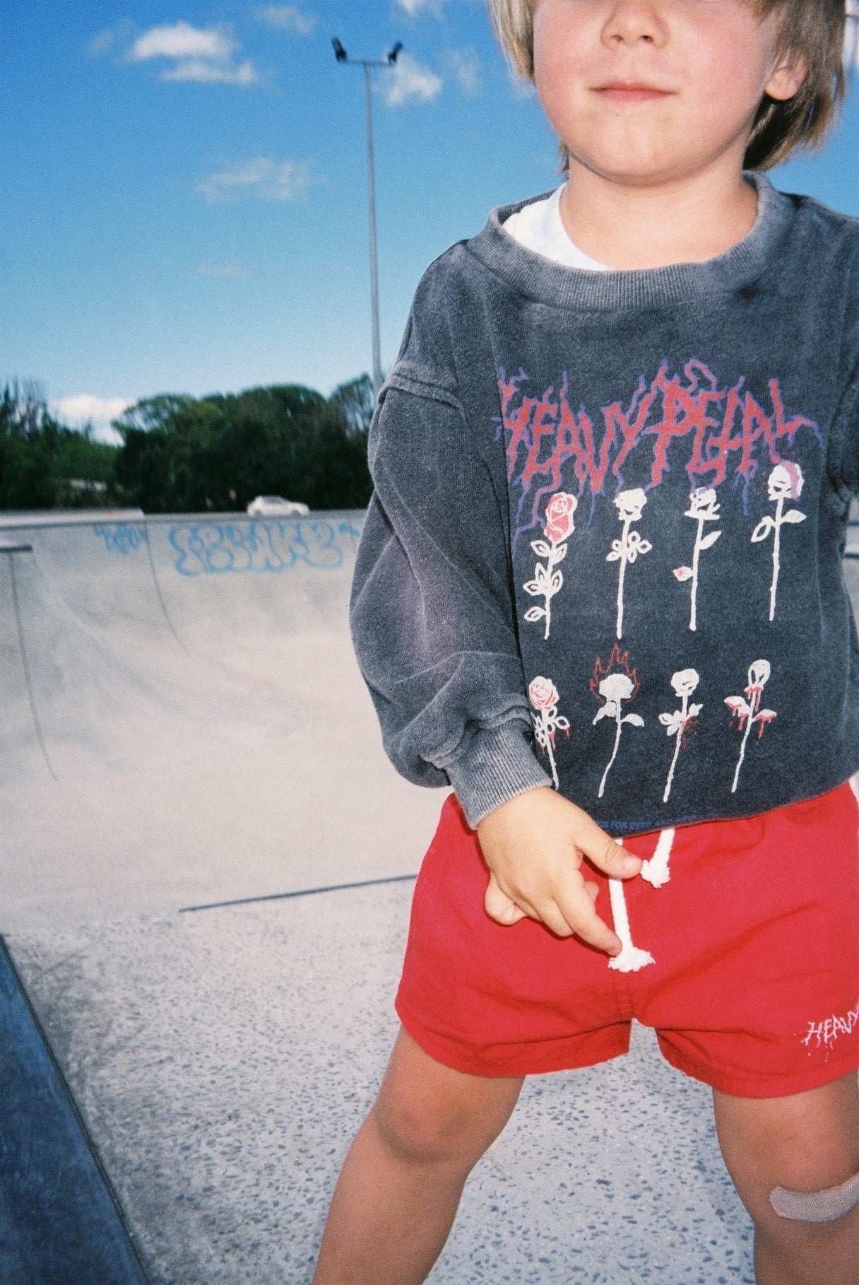 HEAVY PETAL SWEATER / WASHED BLACK - youngandrestlesskids 