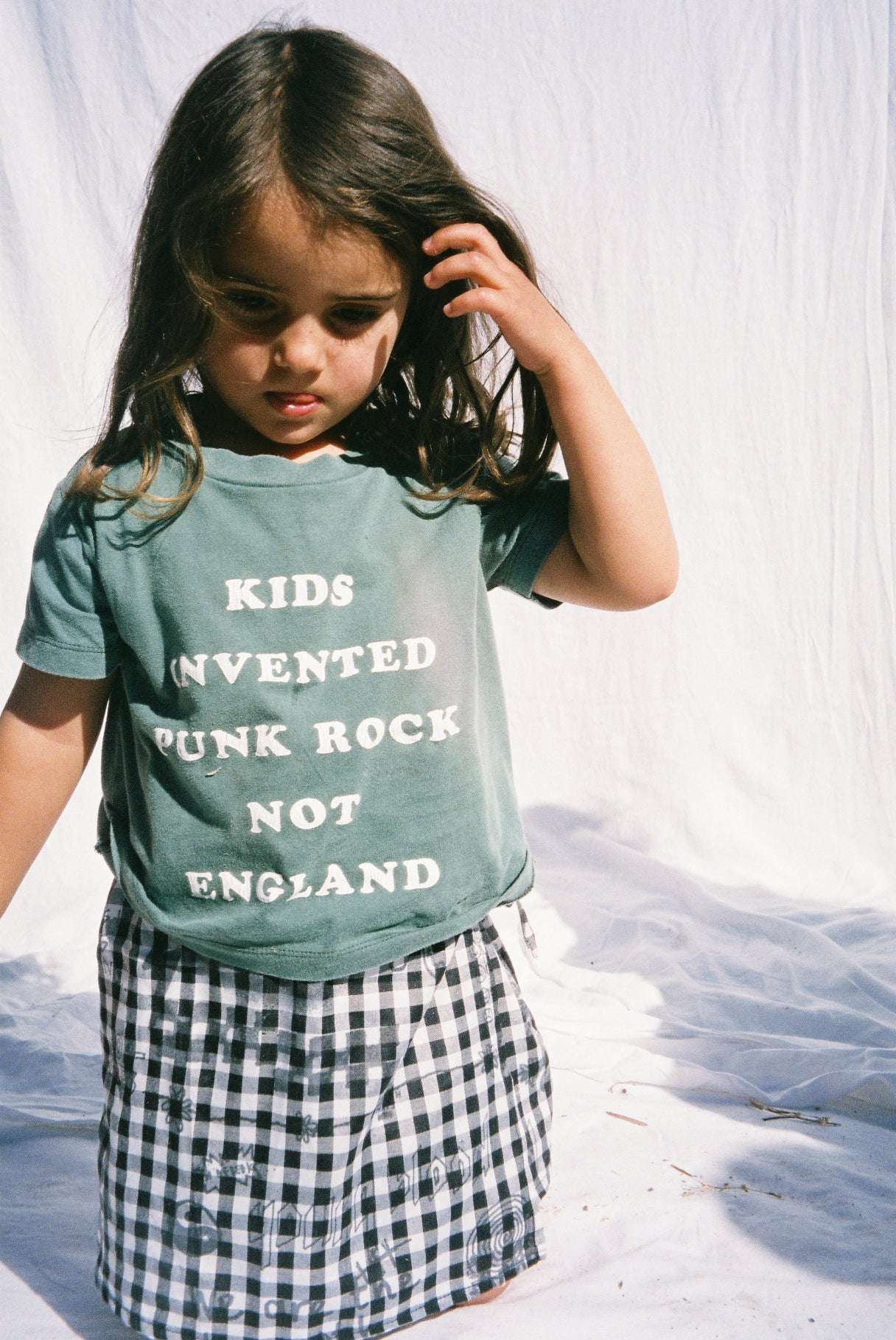 KIDS TEE / WASHED FOREST GREEN - youngandrestlesskids 