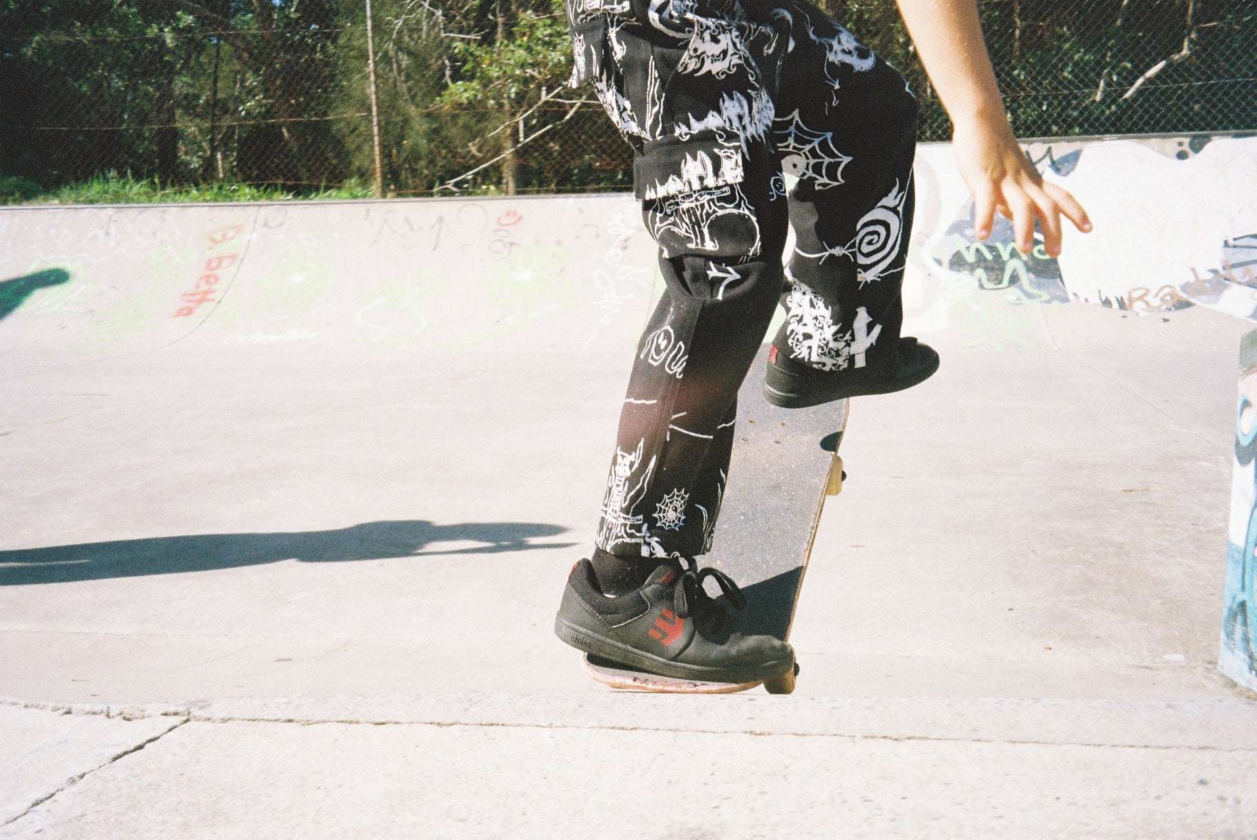 TATTOO CARGO / BLACK - youngandrestlesskids 