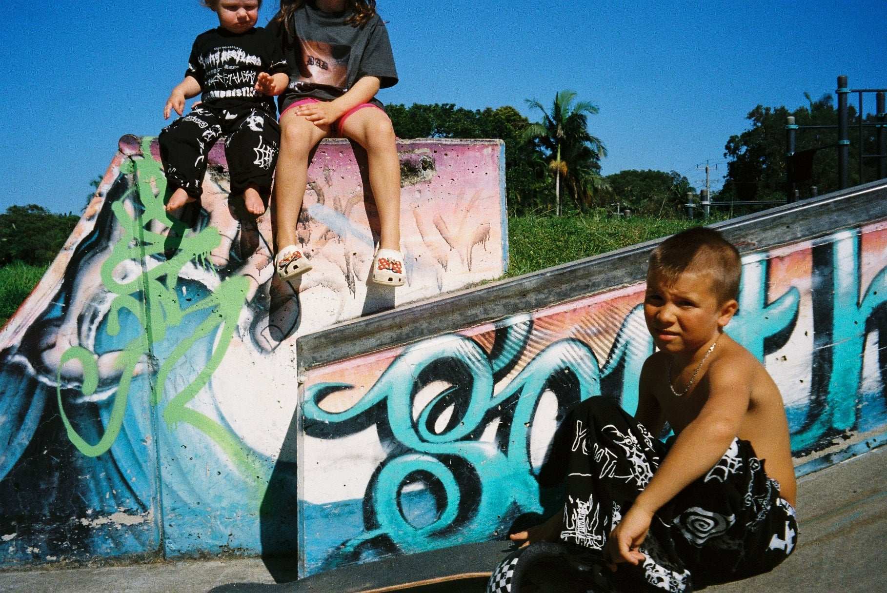 TATTOO CARGO / BLACK - youngandrestlesskids 