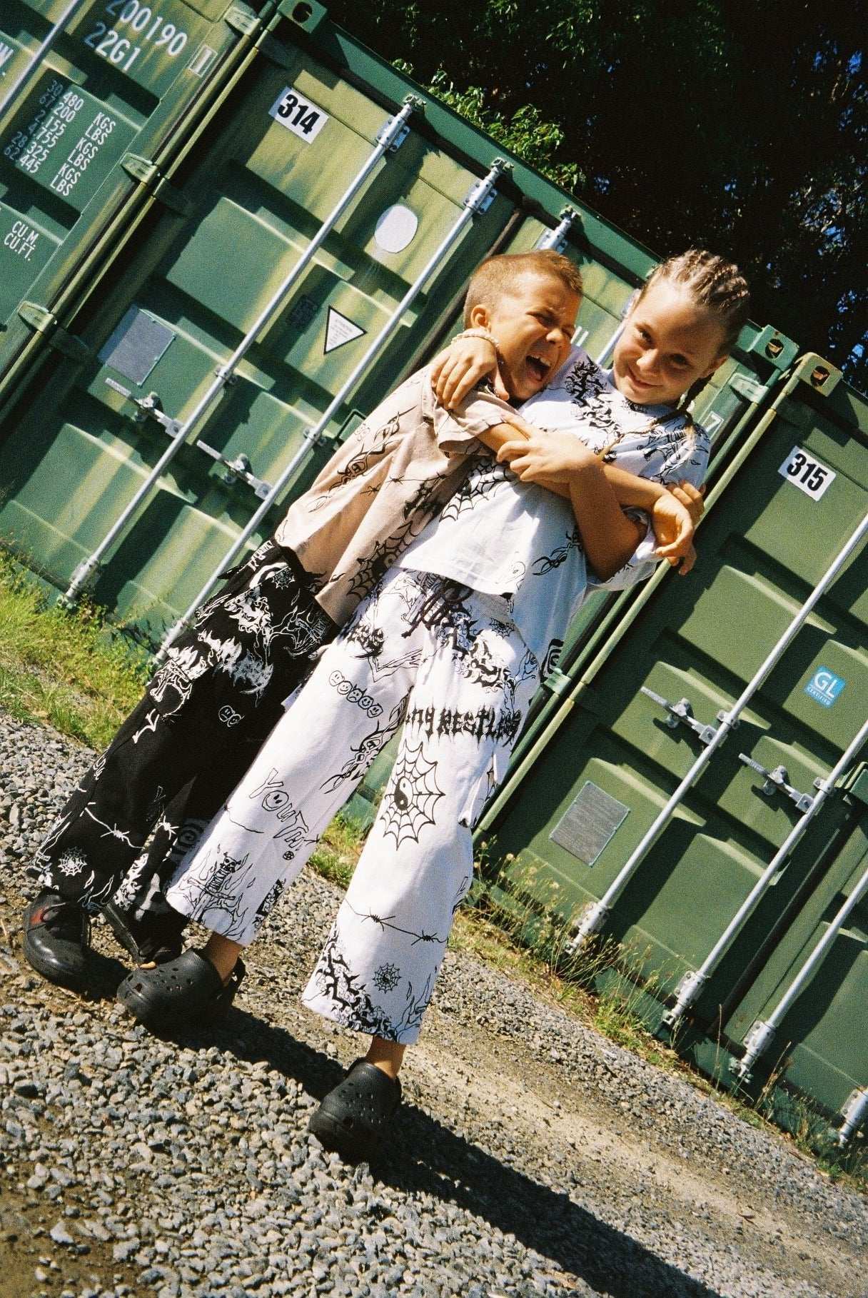 TATTOO CARGO / WHITE - youngandrestlesskids 