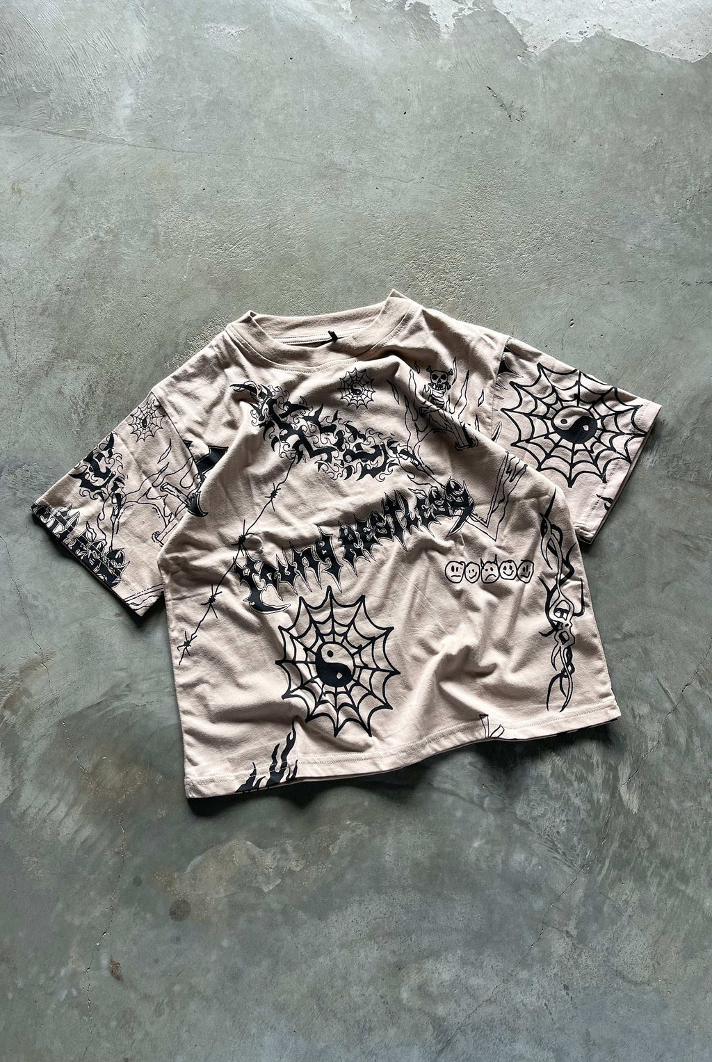 TATTOO TEE / TAN - youngandrestlesskids 