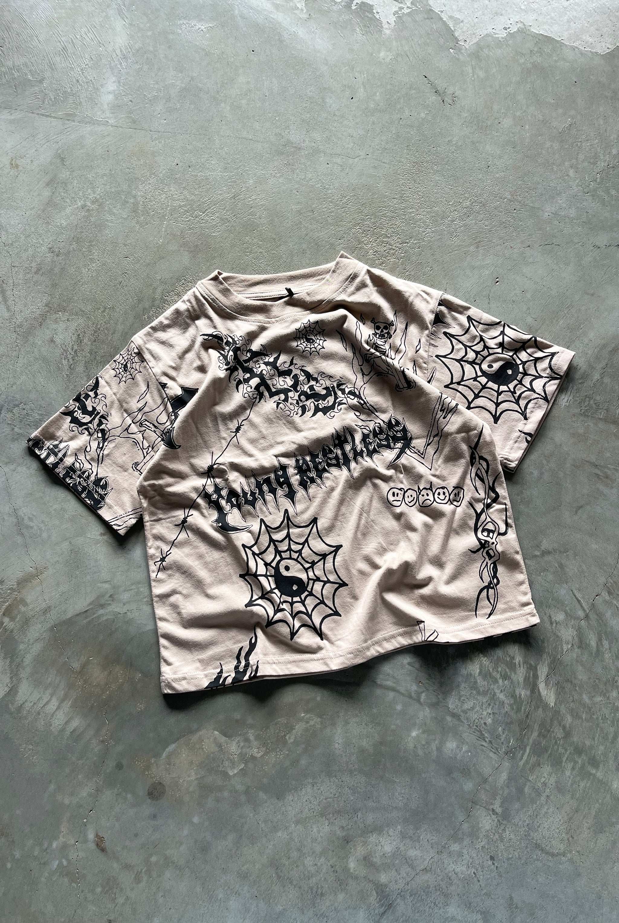 TATTOO TEE / TAN - youngandrestlesskids 