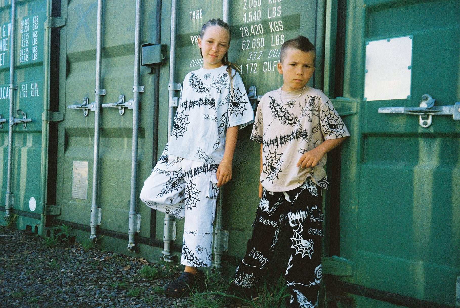 TATTOO TEE / TAN - youngandrestlesskids 