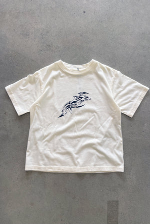 TRIBAL DOLPHIN TEE / OFF WHITE
