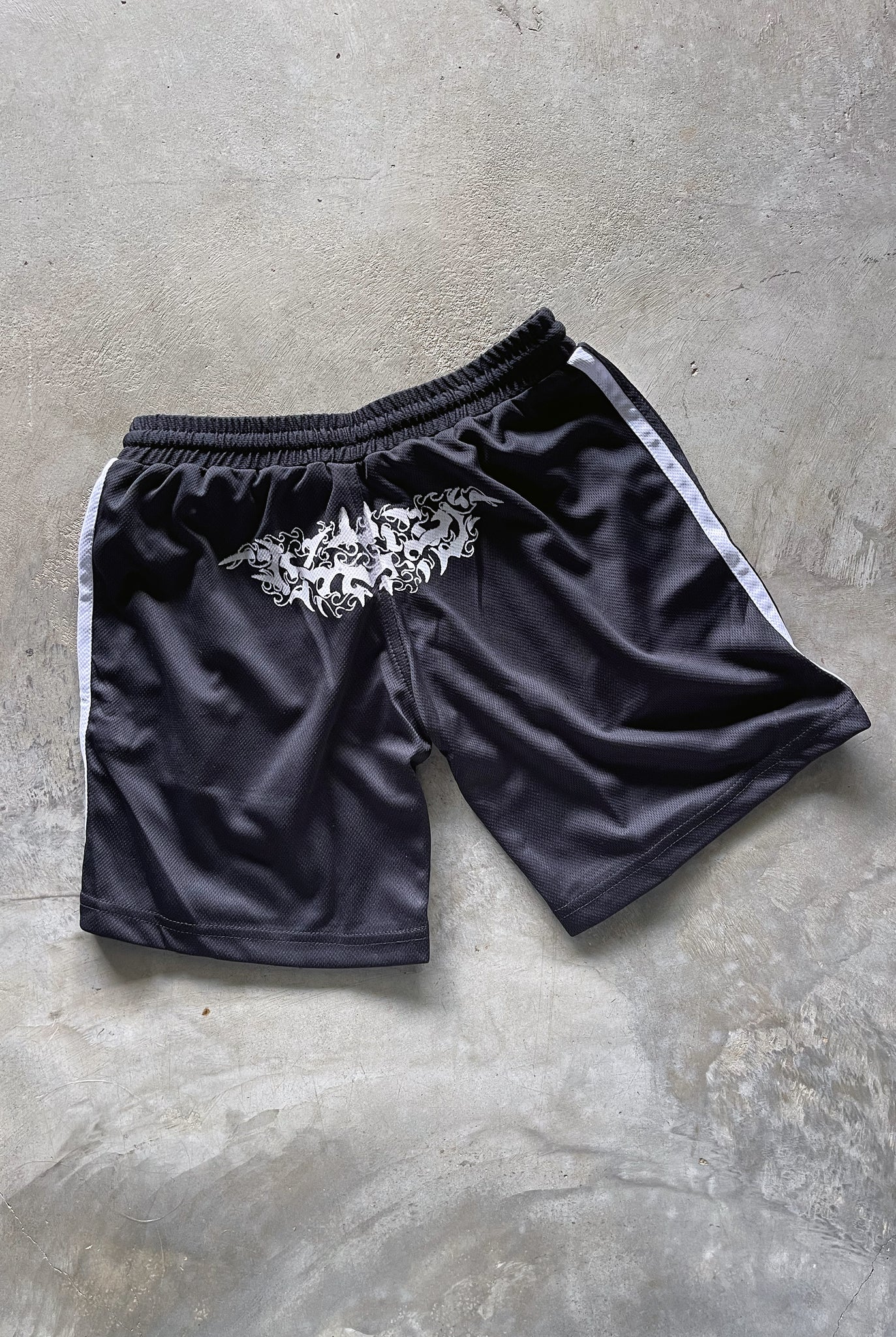 TRIBE SHORTS / BLACK