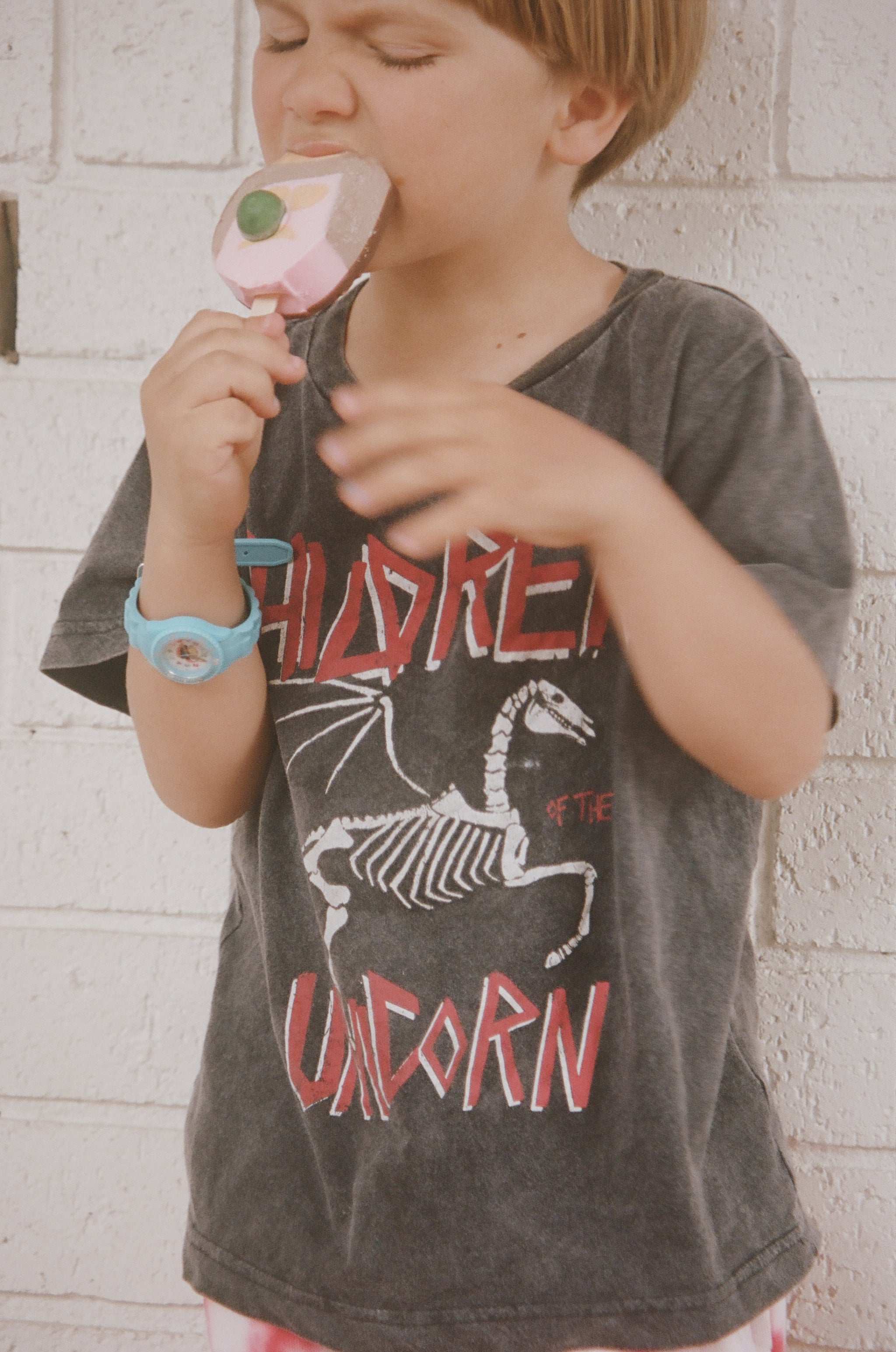 UNICORN TEE / WASHED BLACK - youngandrestlesskids 