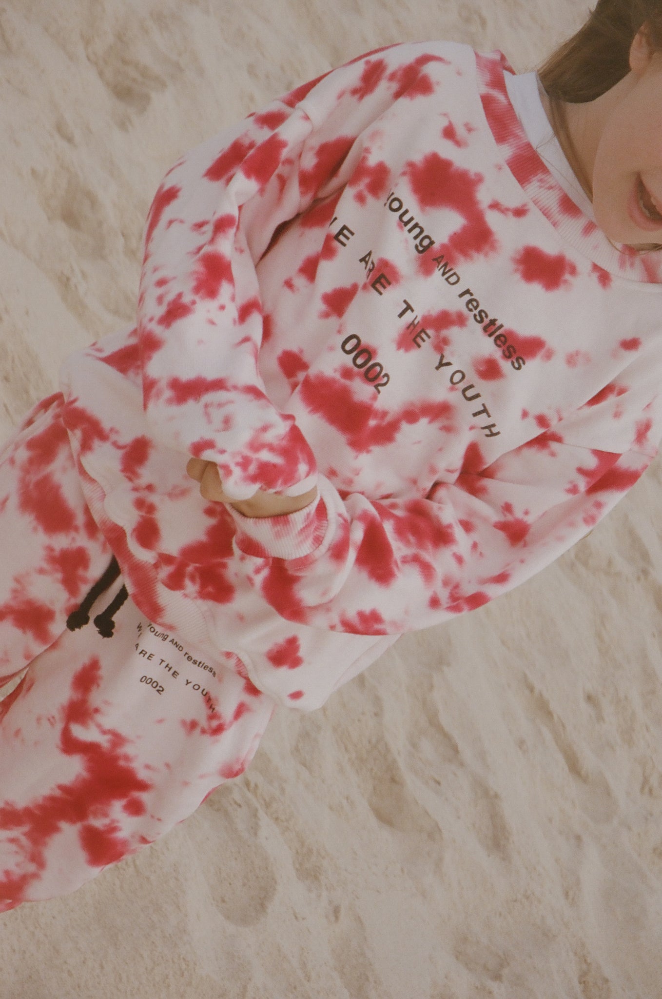 LEISURE FOREVER SWEATER / RED TIE DYE